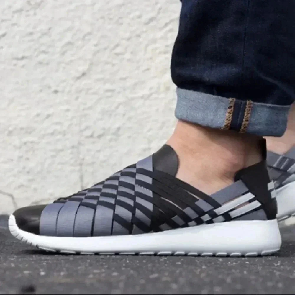 NWOT Nike Roshe Run Woven 2.0 Sneakers
